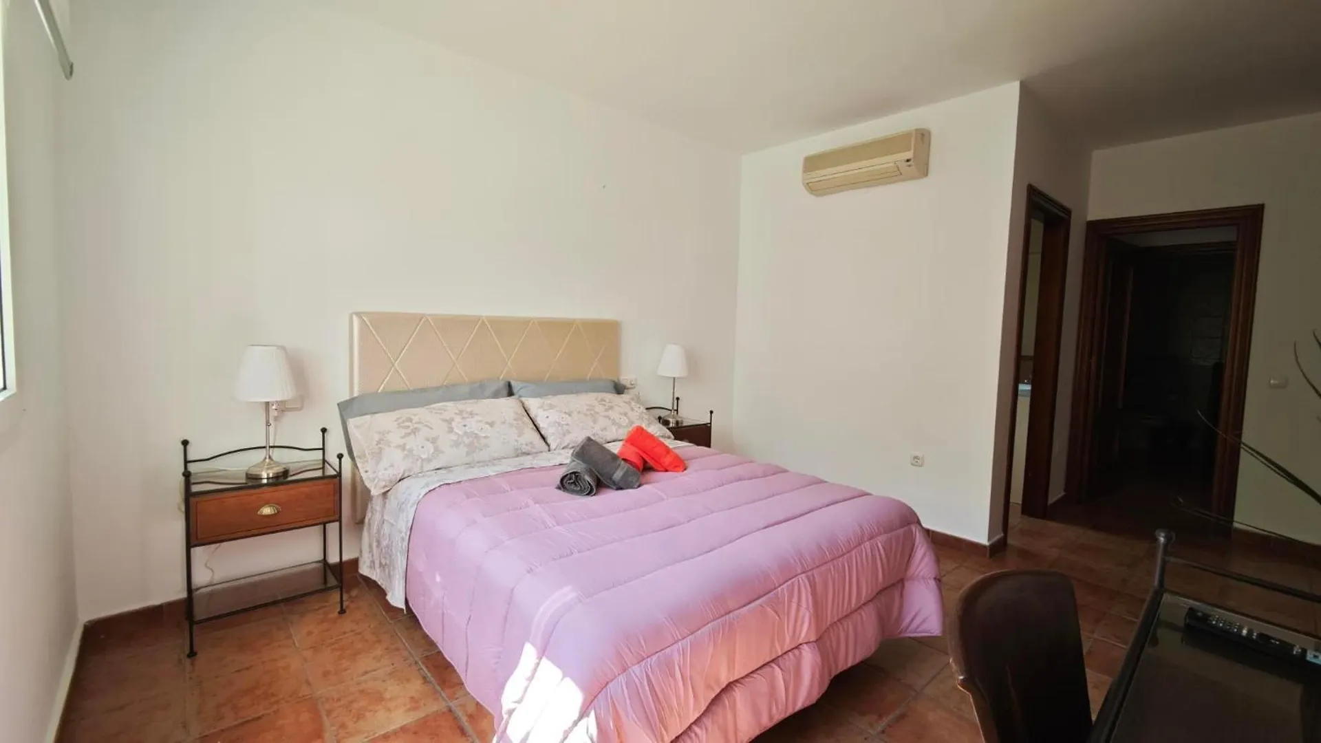 בנאלמדנה Rooms Flor Del Pato